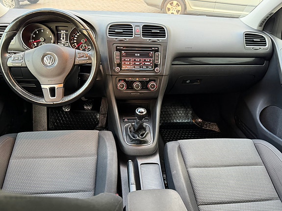 Volkswagen Golf VI 23 of 27