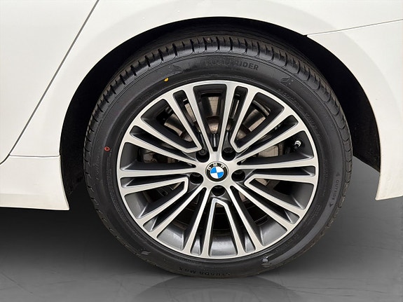 BMW 530e 26 of 28