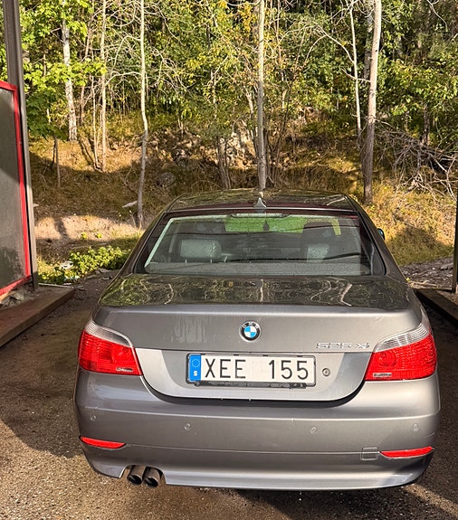 BMW 525Xi 2 of 6
