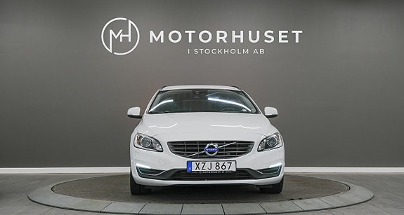 Volvo V60 2 of 19