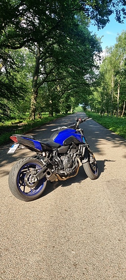 Yamaha MT-07 2 of 5