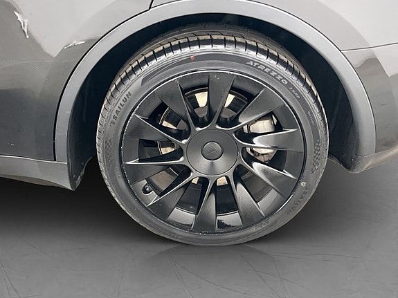 Tesla Model Y 30 of 30