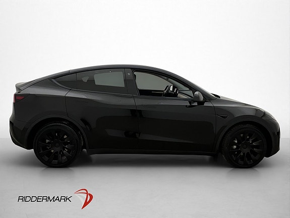 Tesla Model Y 8 of 30