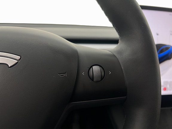 Tesla Model Y 20 of 30