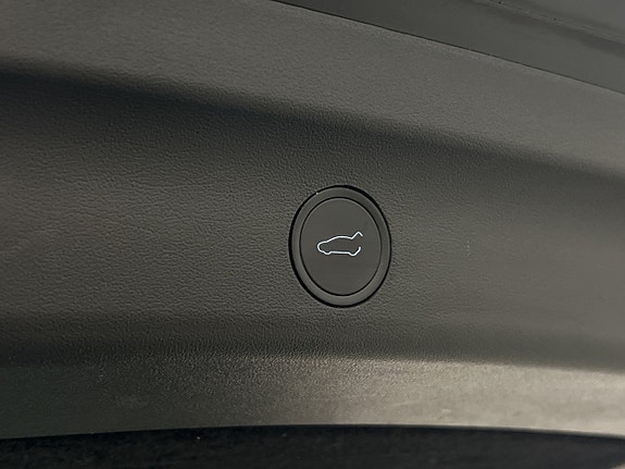 Tesla Model Y 27 of 30