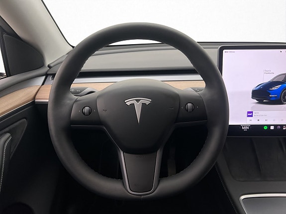 Tesla Model Y 12 of 30