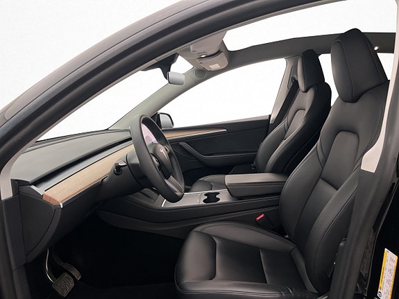 Tesla Model Y 13 of 30