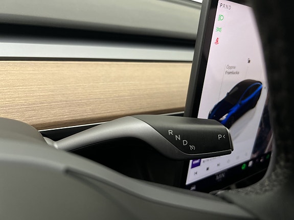 Tesla Model Y 28 of 30