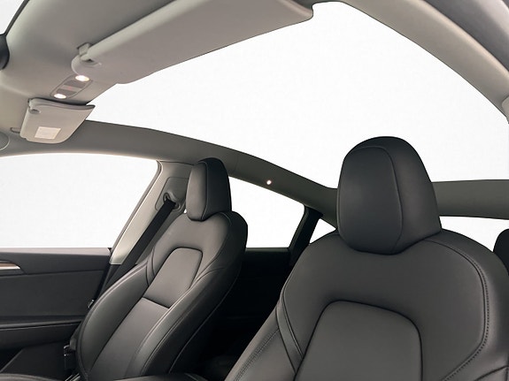 Tesla Model Y 14 of 30