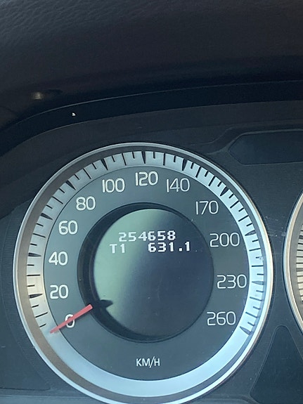 Volvo V70 2 of 9