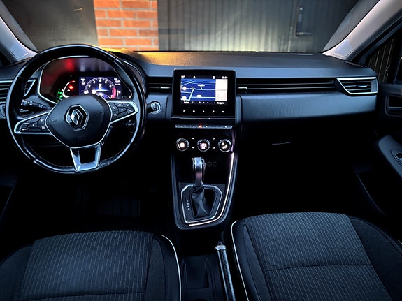Renault Clio 8 of 14