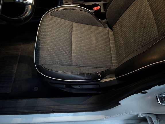 Renault Clio 14 of 14