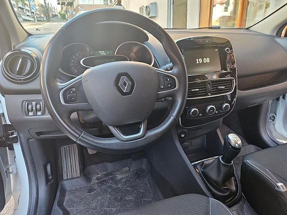 Renault Clio 12 of 15