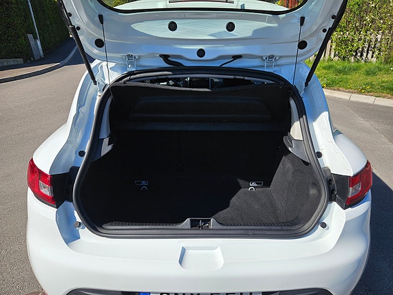 Renault Clio 11 of 15
