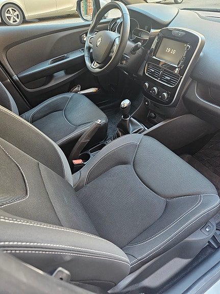 Renault Clio 15 of 15