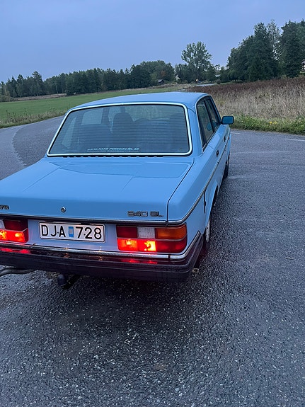 Volvo 240 2 of 9