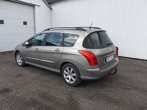Peugeot 308 2 of 4