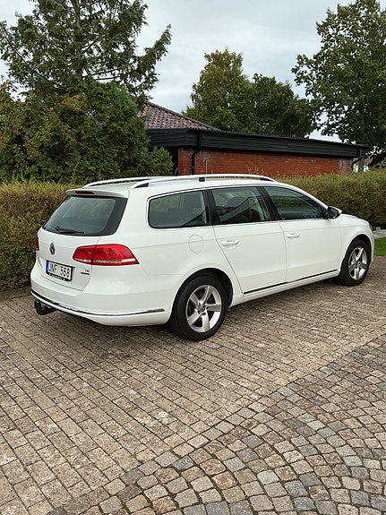 Volkswagen Passat 2 of 10