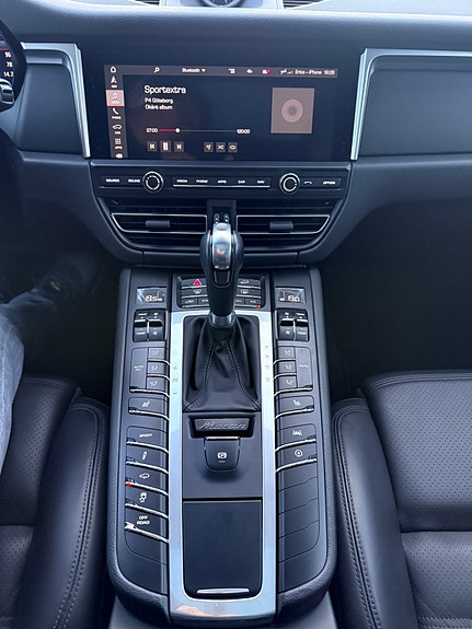 Porsche Macan 7 of 13