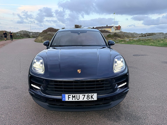 Porsche Macan 4 of 13