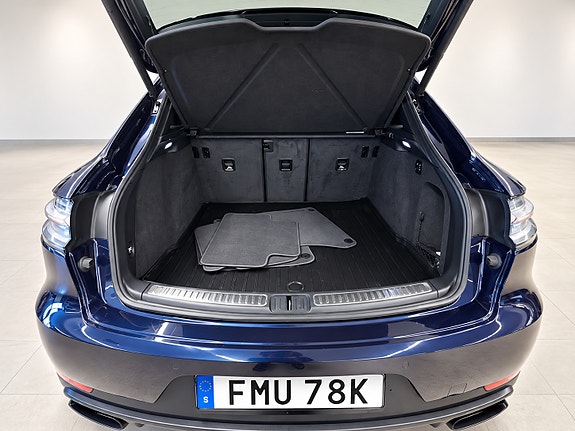 Porsche Macan 13 of 13