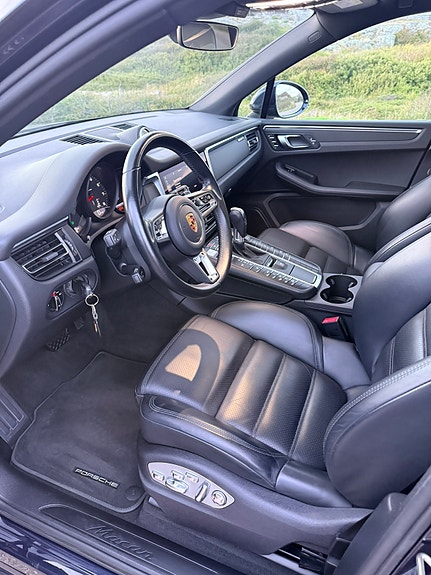 Porsche Macan 8 of 13