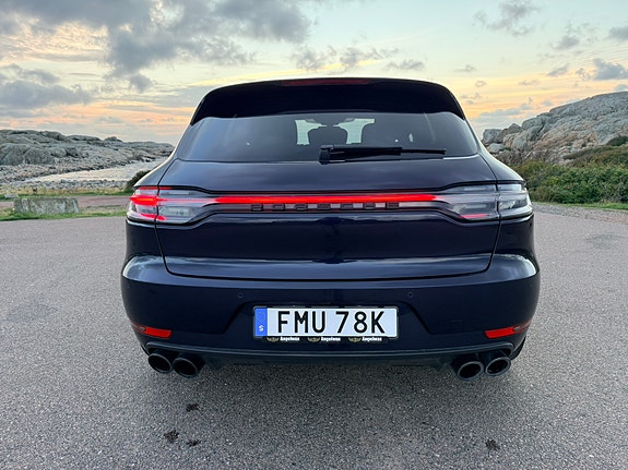 Porsche Macan 3 of 13