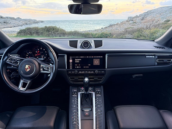 Porsche Macan 6 of 13