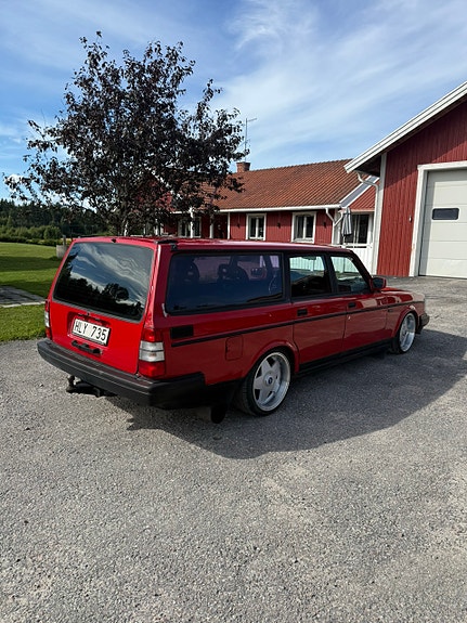 Volvo 240 2 of 4