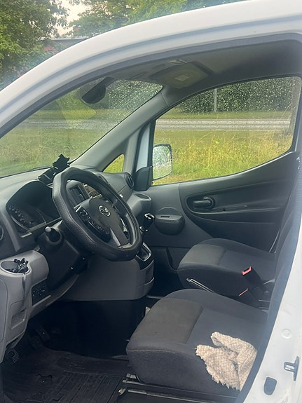Nissan NV200 3 of 9
