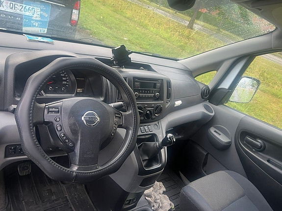 Nissan NV200 4 of 9