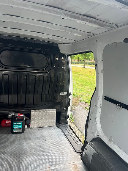 Nissan NV200 8 of 9