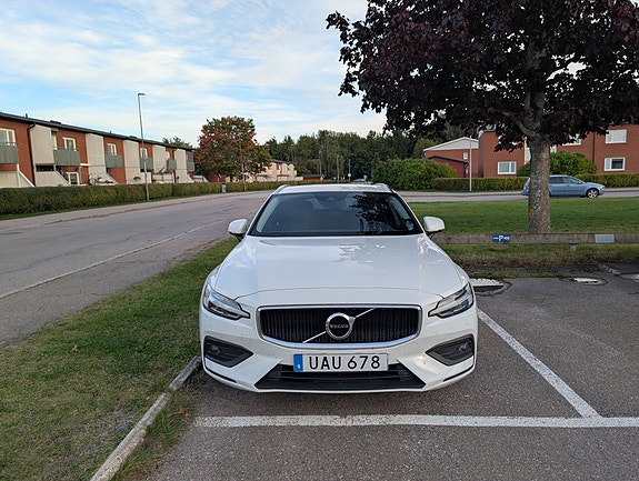 Volvo V60 2 of 9