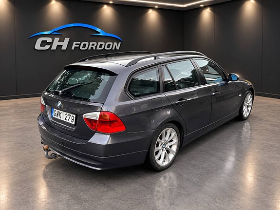 BMW 325i 3 of 5