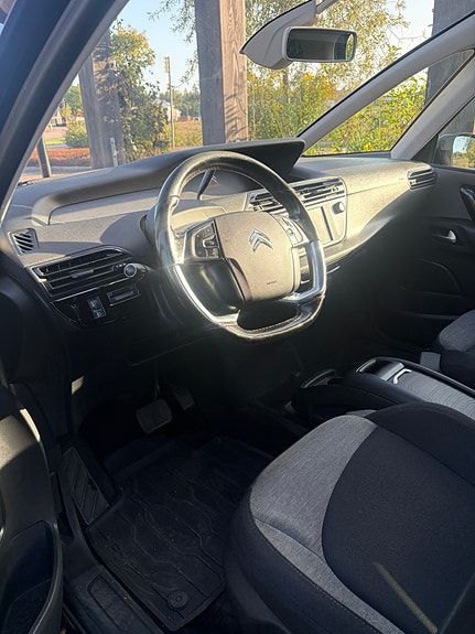 Citroen C4 Picasso 6 of 8