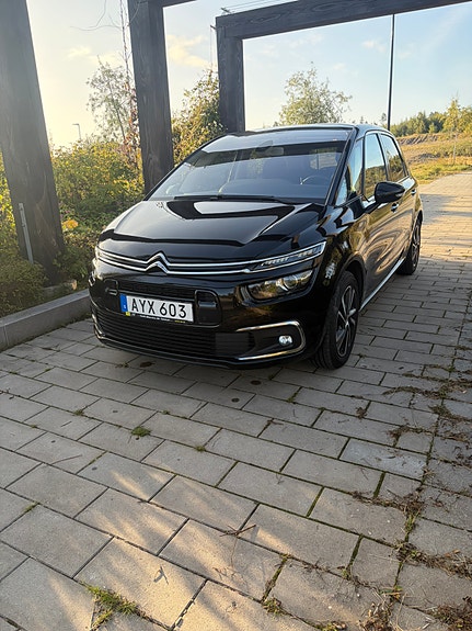 Citroen C4 Picasso 2 of 8