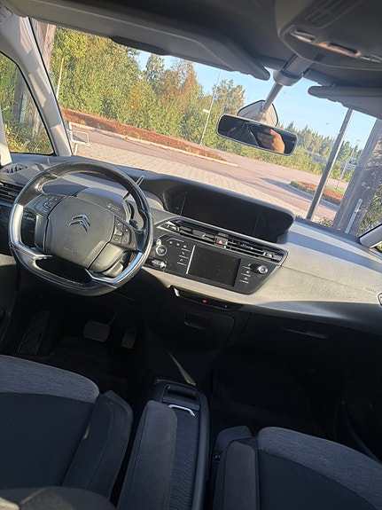 Citroen C4 Picasso 5 of 8