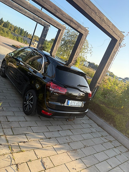 Citroen C4 Picasso 3 of 8