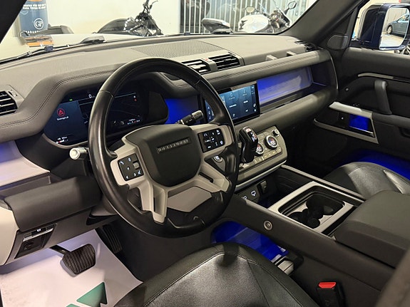 Land Rover Defender 110 6 of 21