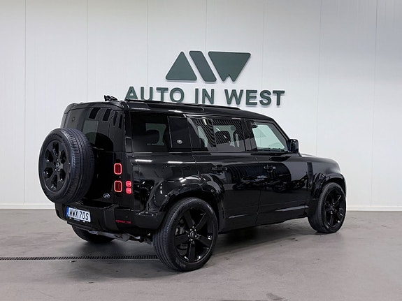 Land Rover Defender 110 18 of 21