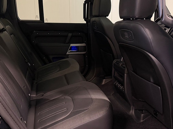 Land Rover Defender 110 11 of 21