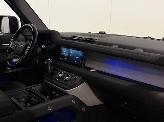 Land Rover Defender 110 8 of 21