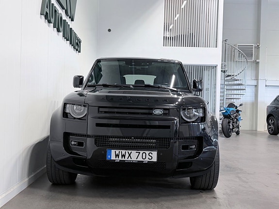 Land Rover Defender 110 21 of 21