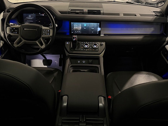 Land Rover Defender 110 7 of 21
