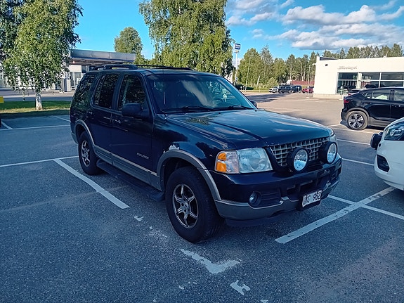 Ford Explorer 2 of 3