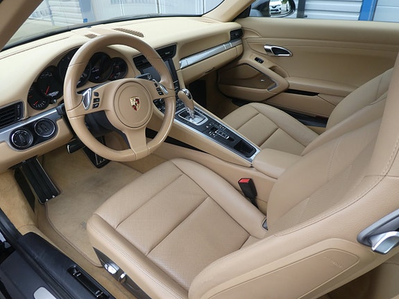 Porsche 911 Carrera 10 of 22