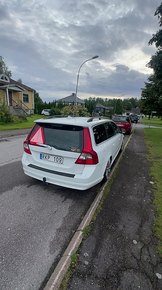 Volvo V70 3 of 6