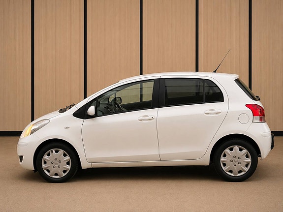 Toyota Yaris 4 of 11