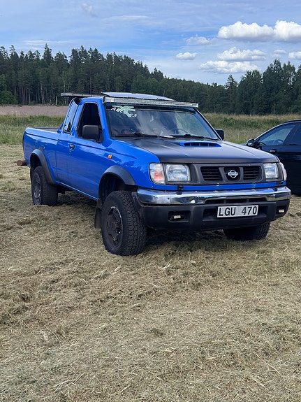 Nissan King Cab 2 of 9