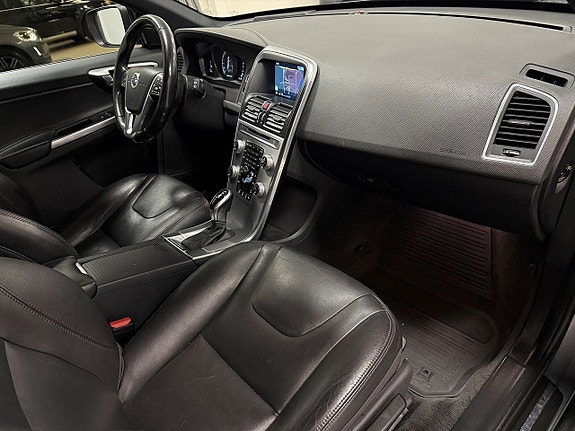 Volvo XC60 8 of 26